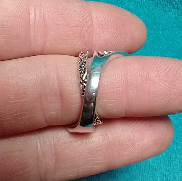 Silvertone green stone ring intricate decorative  large - Picture 4 of 4